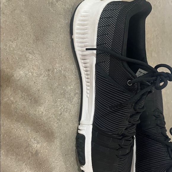 Under Amour Black and White Athletic Sneakers. Like new - Picture 5 of 5